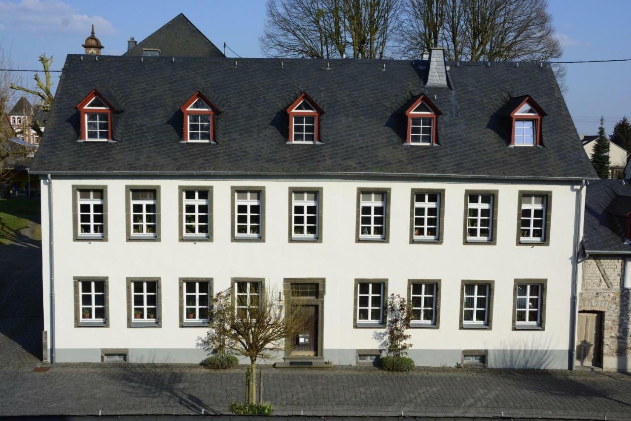 Stiftsherrenhaus Münstermaifeld 外观 照片